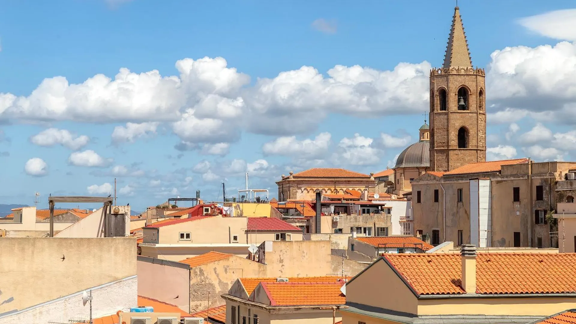 Forrest Seaside Loft View 121 Daire Alghero